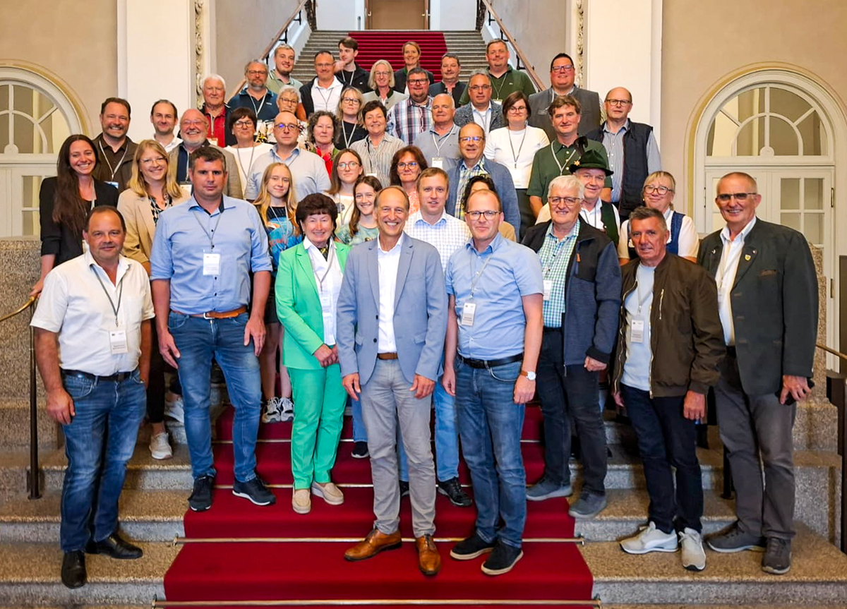 Vorne 1. Von links: Markus Schusterbauer Brgermeister Julbach, 3. Von links Reserl Strohhammer langjhrige ehemalige Kreisvorsitzende Frauen Union, Mitte MdL Martin Wagle, rechts neben Martin Wagle Matthias bel Geschftsleiter Kirchdorf am Inn, zwischen